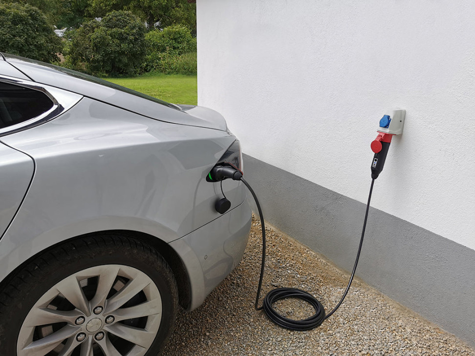 Mobile kW-Ladestation mit Tesla Komfort Funktion - Metron PCT / PCYT+ Mobile kW-Ladestation mit Tesla Komfort Funktion - Metron PCT / PCYT+